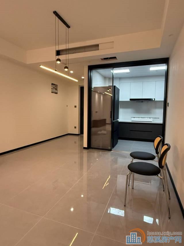 湖樾云著三室二厅两卫自住精装带车位