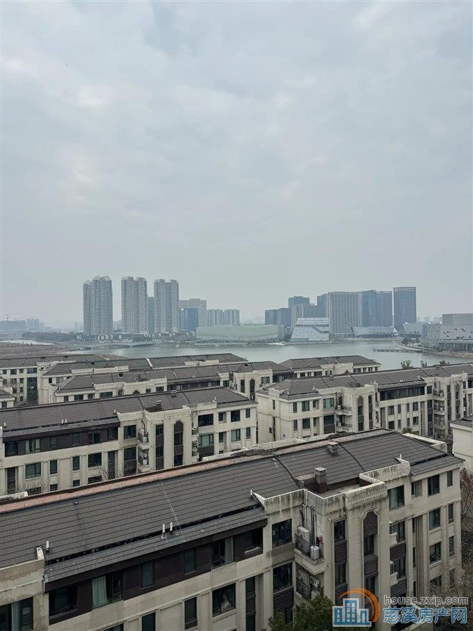 湖心半岛 湖景房 126平精装 275万