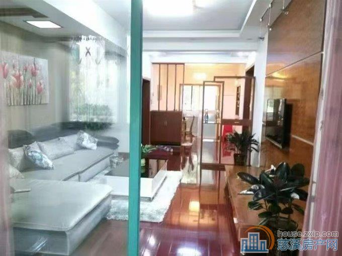 金旦花园走楼梯一楼95平带储藏间精装