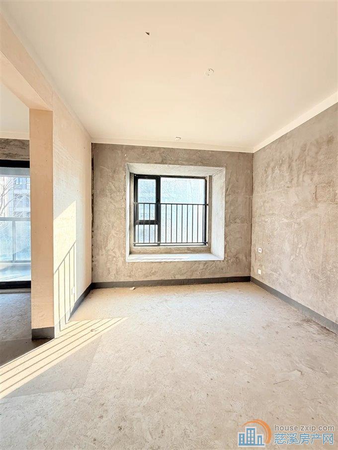 上东宸府95平，155万带车位