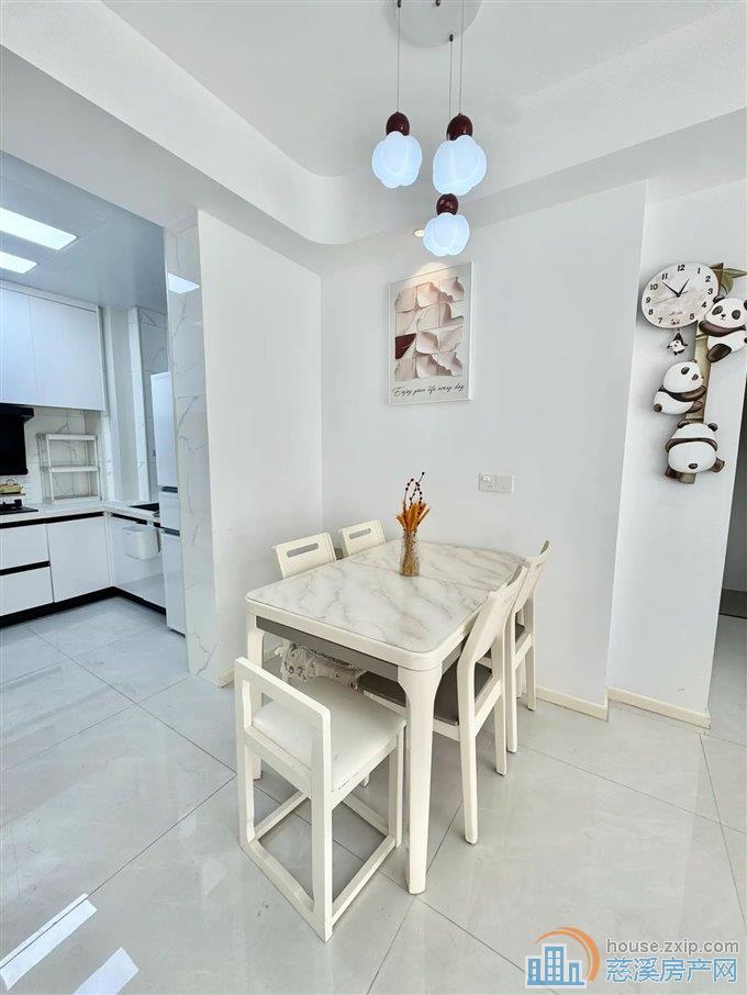 观湖佳苑93平130万精装修景观房