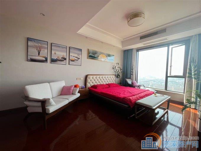 阳光城143平售185万精装四房两厅两卫