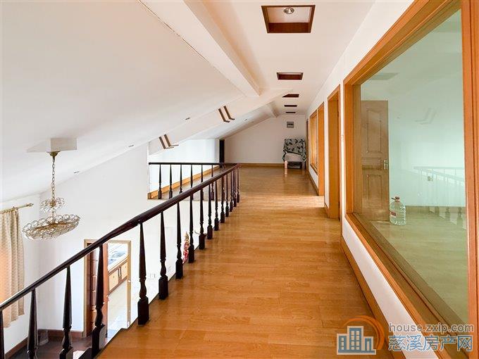 华泰苑 258平 152万 顶复 送阁楼