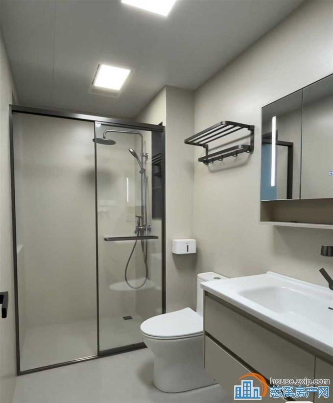 金山新村全新精装修带花园直接房源钥匙在