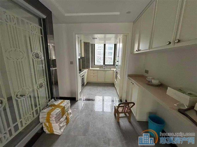 保利天悦湾228平方精装188万