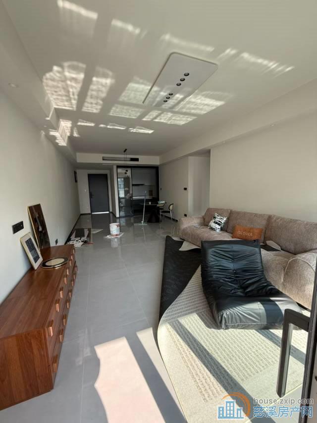 湖樾云著三室二厅两卫自住精装带车位