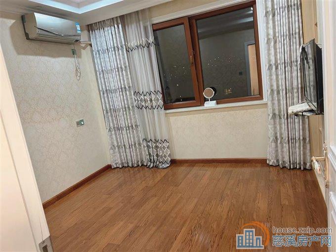 和润公寓 精装 楼层好 有车库另算