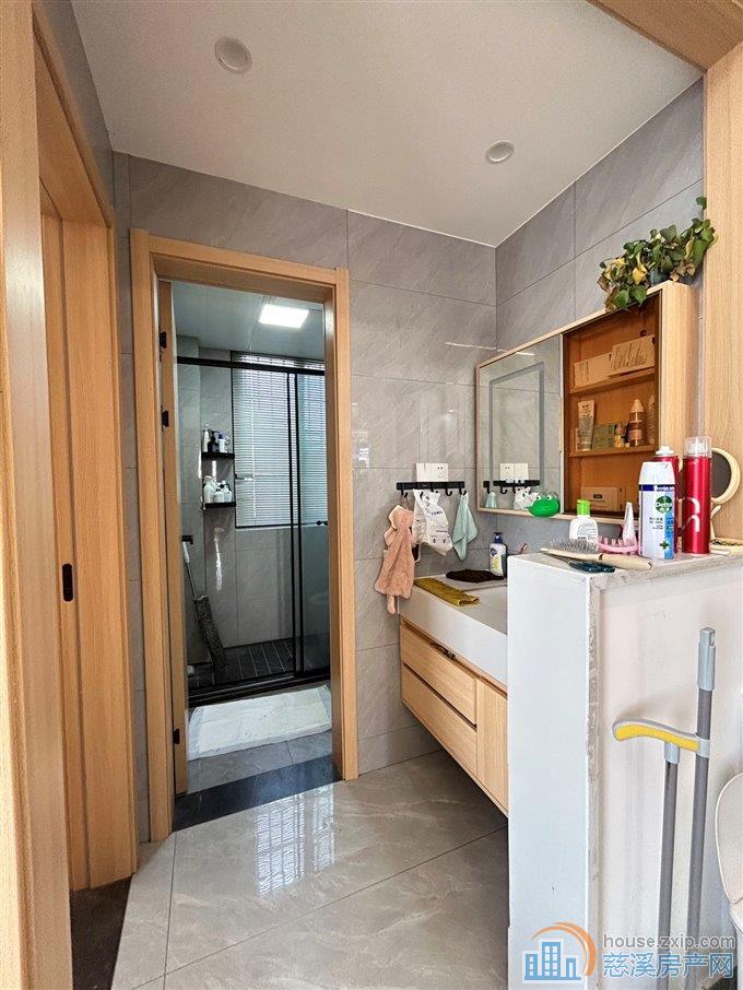 新潮塘107平豪华装修三个房间