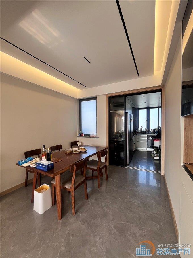 新城河泊蔚里,150平精装修265万