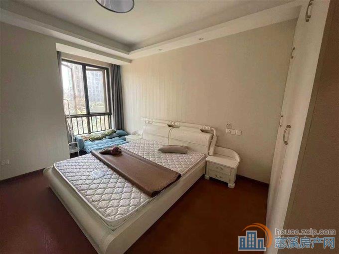 自住婚装嘉景园92平方+储藏间直接房源