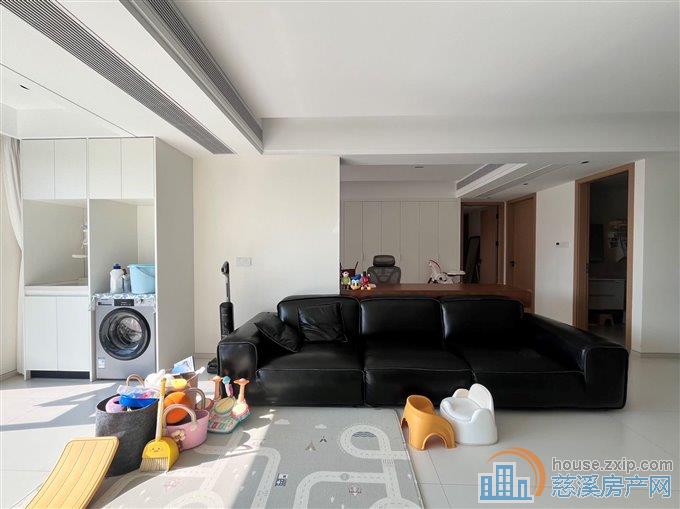 珑玥府143平，豪华装修中上楼层