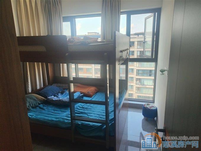 急卖 精装洋房88平102万 阳光书包房