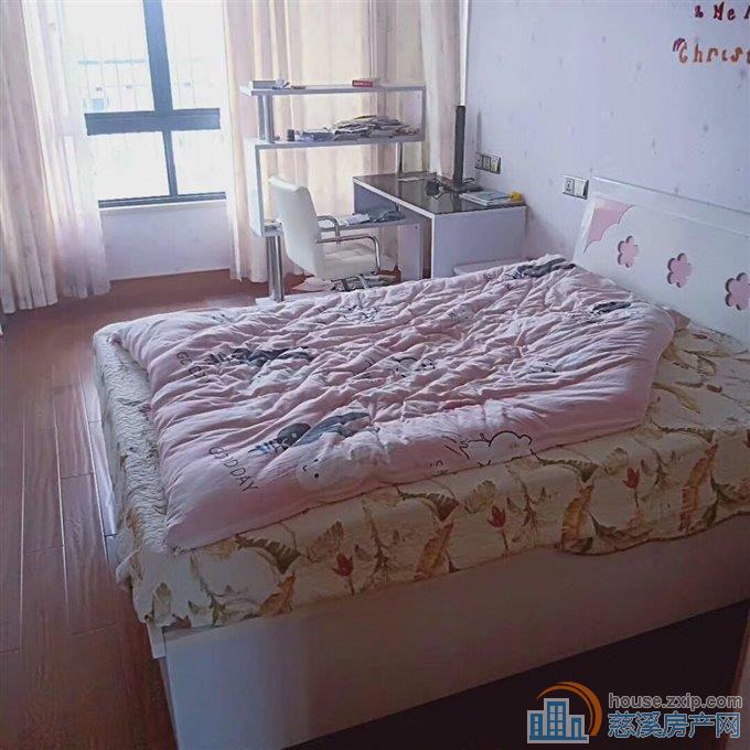 城西柏顿家园精装四室有车位2800元