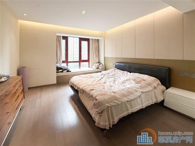 城西 豪装大平层 171平228万带车