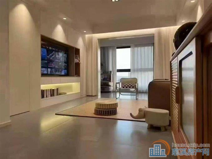 保利俯院江南中高楼层126平精装165万