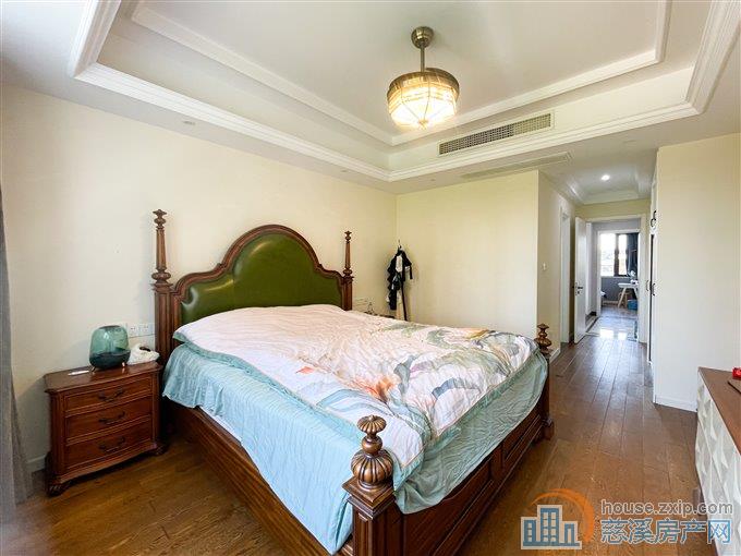 出租绿城诚园196平5800每月