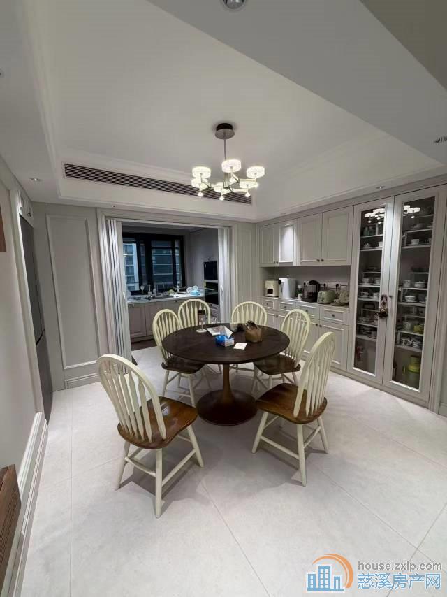 保利俯院江南144平豪装带车位配合满2