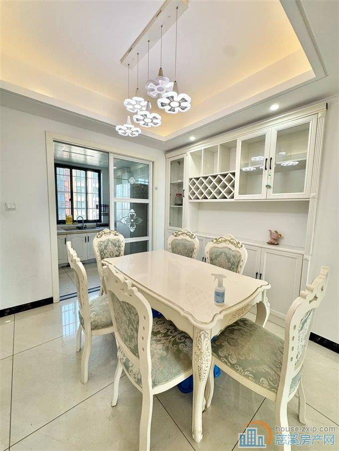 兴隆苑122平130万送车位电梯洋房