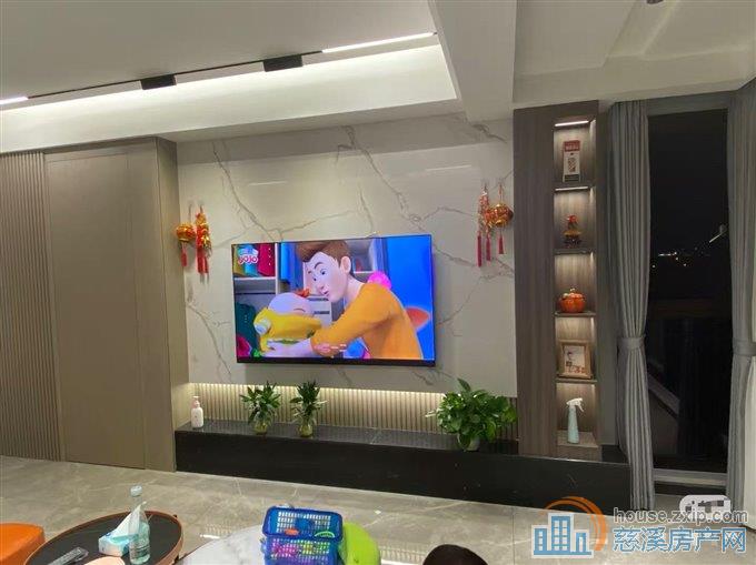 江南大院130平精装三室5000元有车位