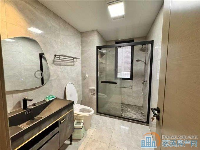 花样年两室两卫带车位精装修直接钥匙在