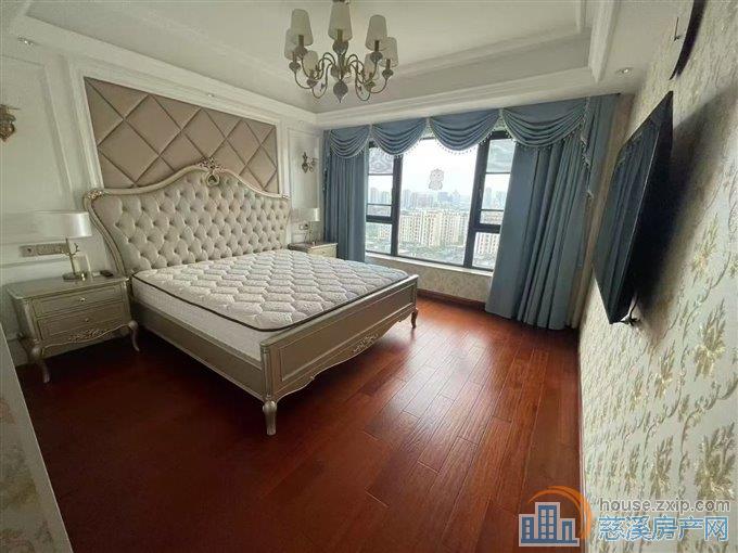 金仕华庭 125平 自住精装 199万