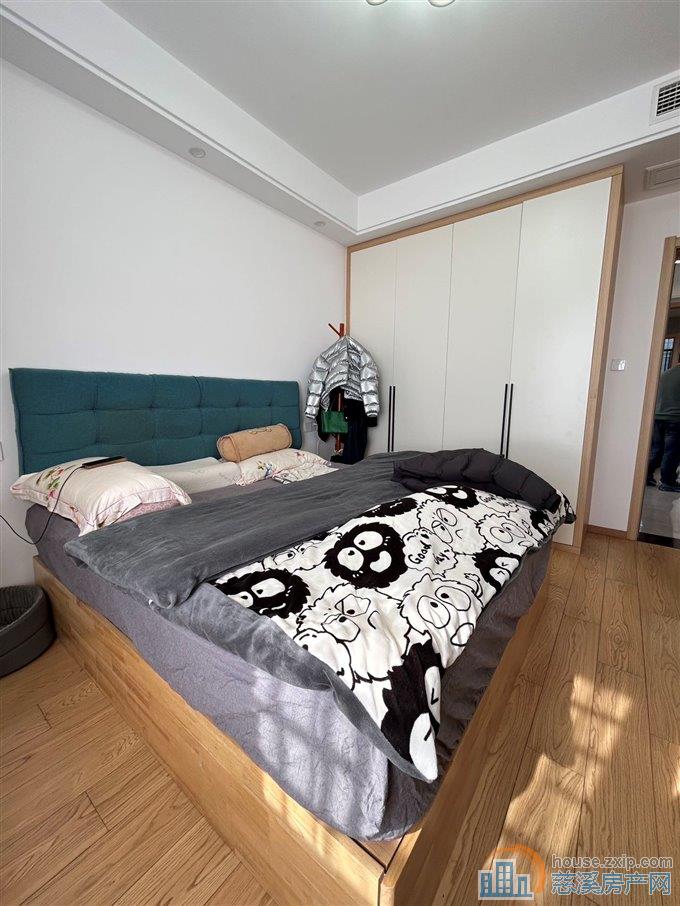 新潮塘107平豪华装修三个房间