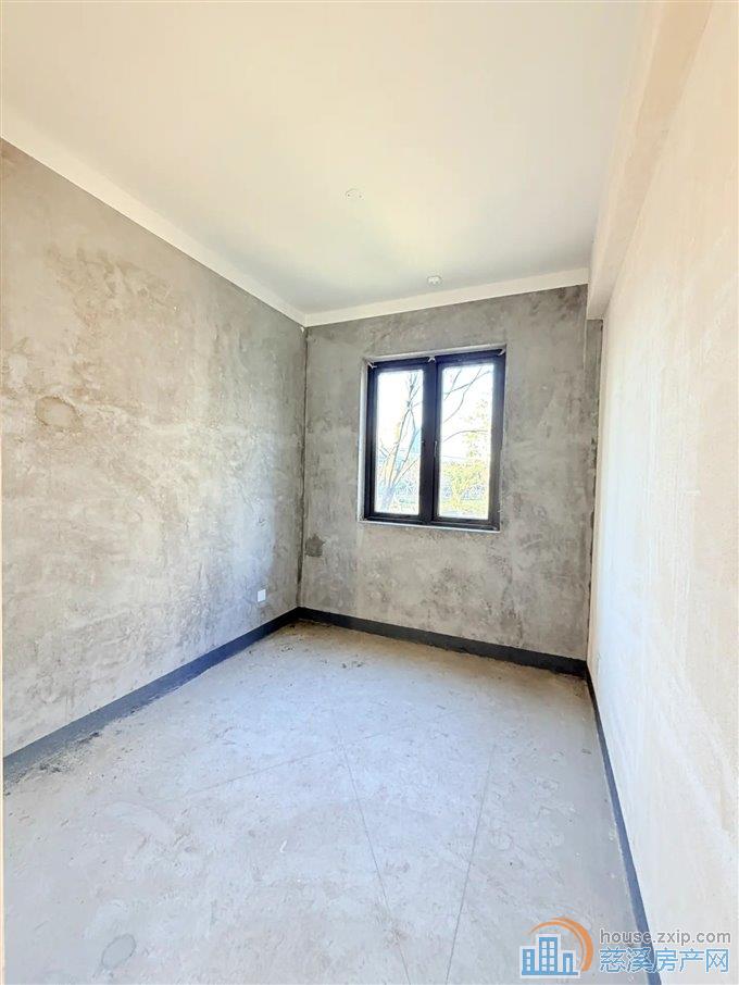 上东宸府95平，155万带车位