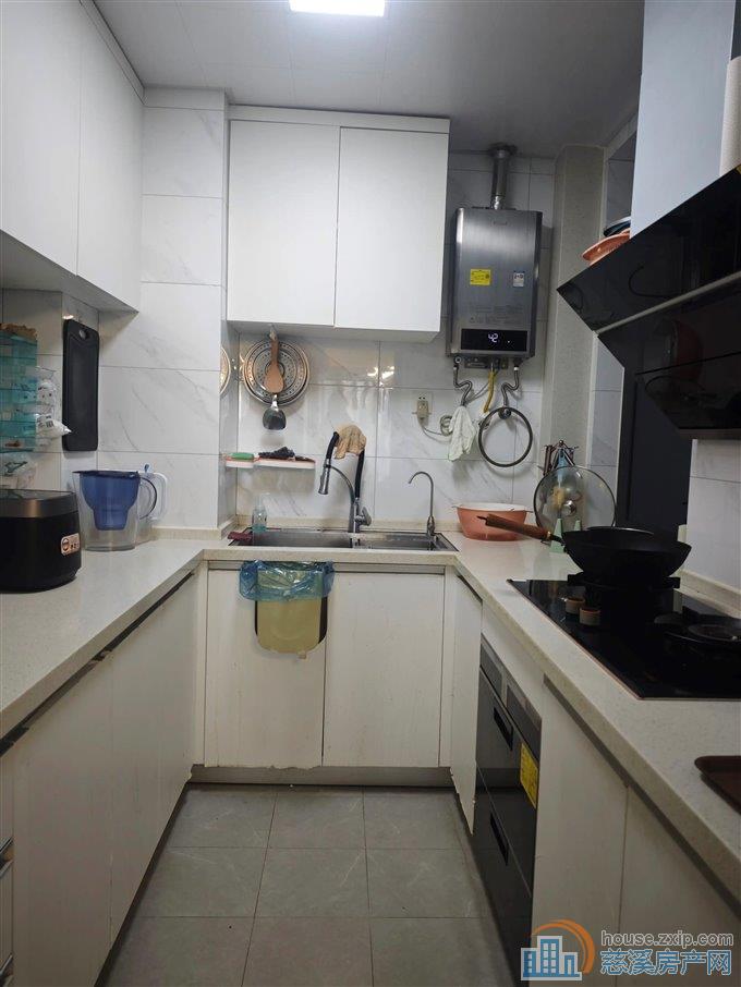 急卖 江滨之城 精装84平带车位拎包入住