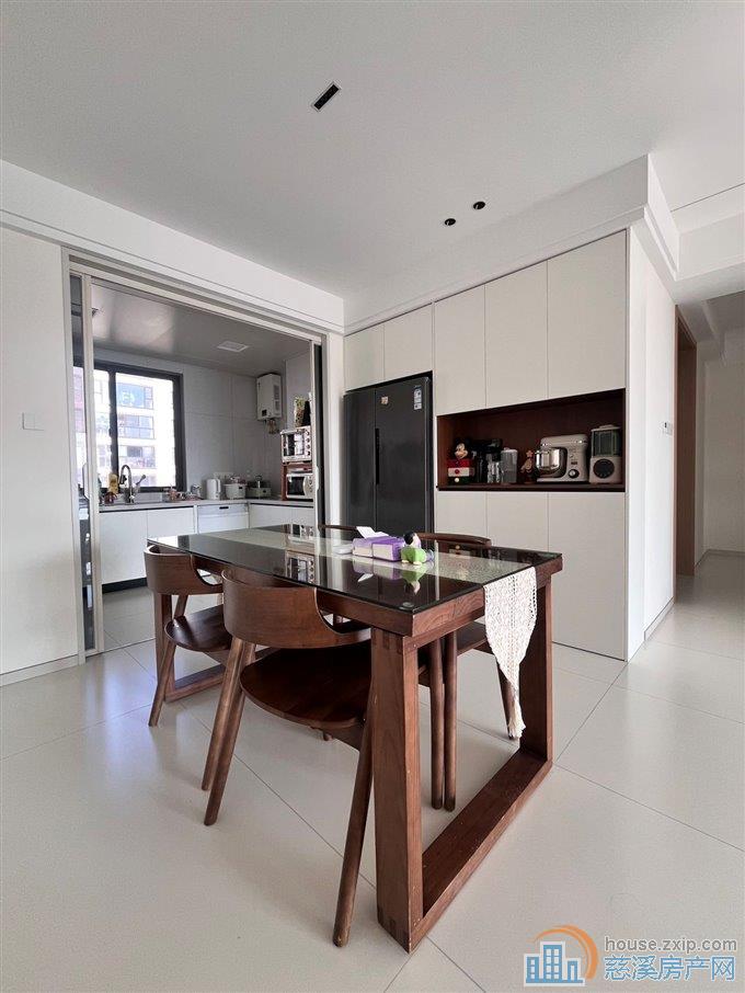 珑玥府143平，豪华装修中上楼层