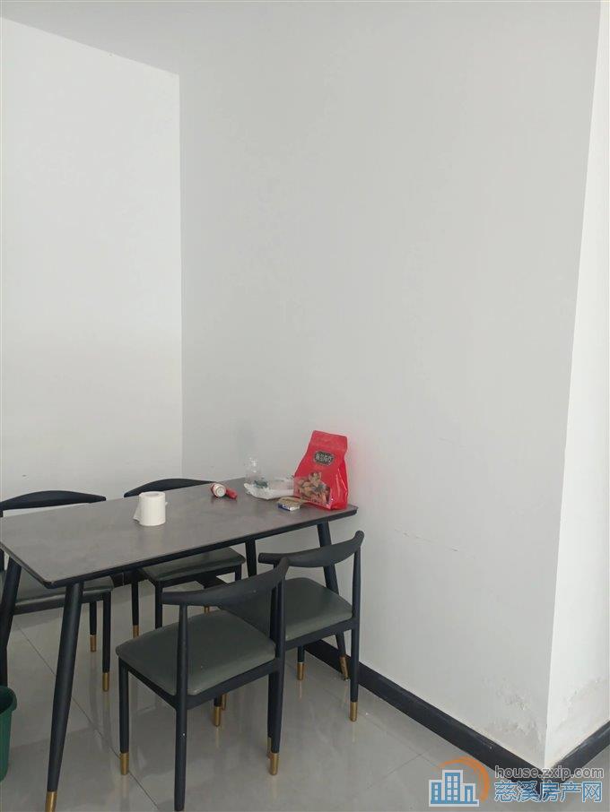 出租悦华府三室两厅3000每月