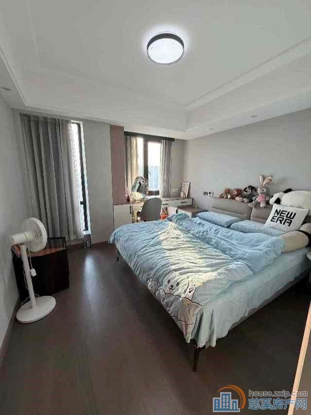 捡漏江滨山景苑97平顶楼现代精装125万