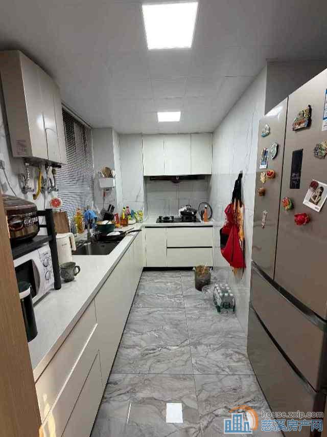 捡漏江滨山景苑97平顶楼现代精装125万