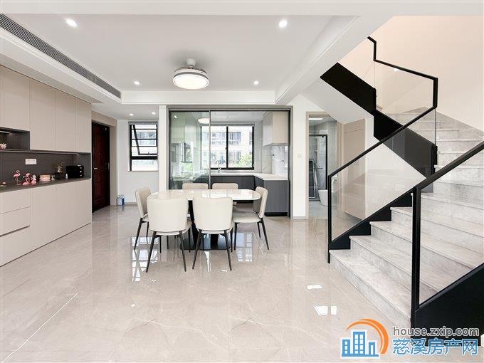 珑玥府 全新精装没住过 叠墅 送车位