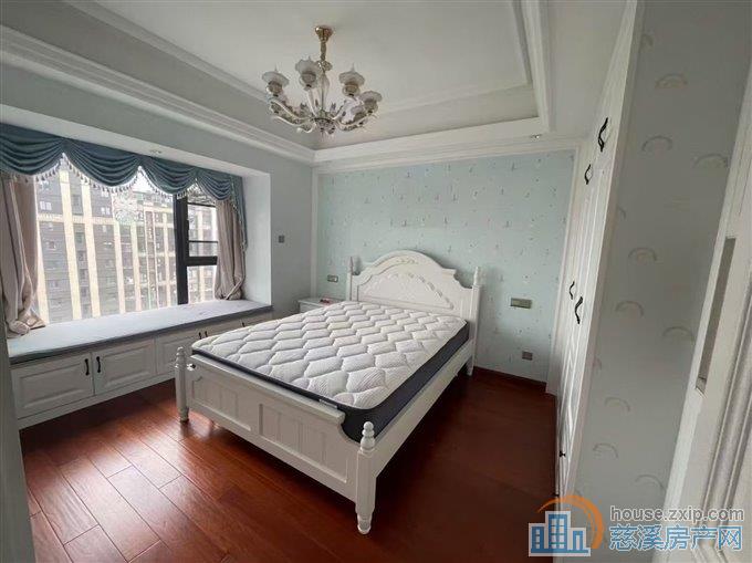 金仕华庭 125平 自住精装 199万