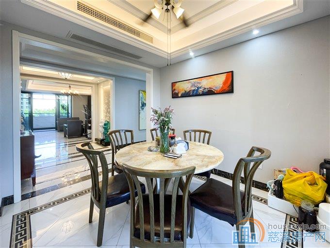 出租绿城诚园196平5800每月