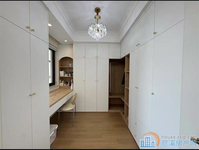 天铂佳苑93平中间层精装带车位99.8万