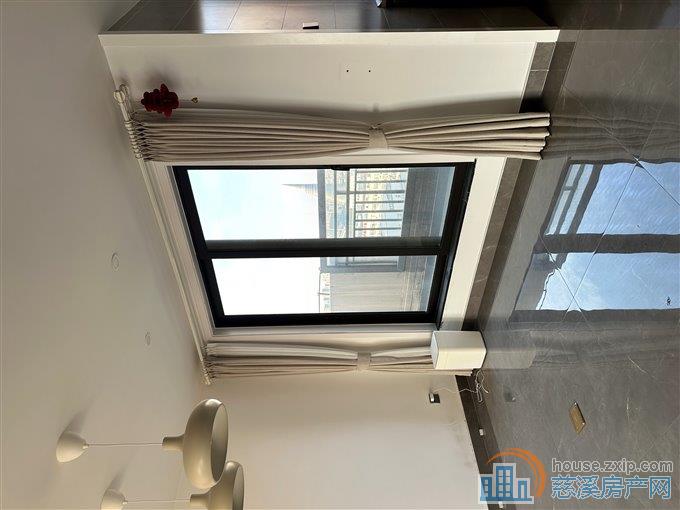 金仕华庭中高层自住精装二室3000元