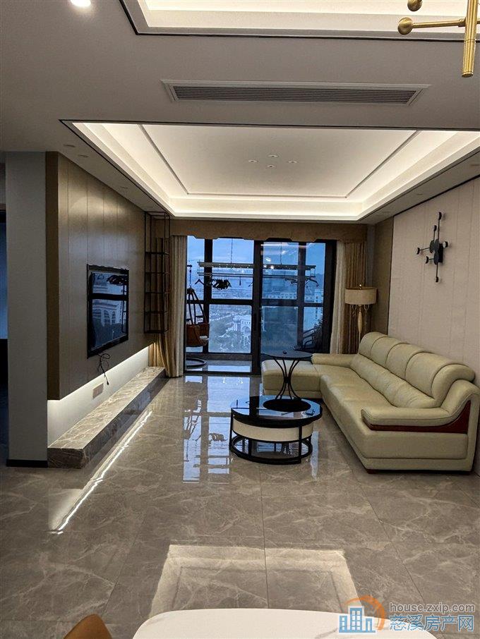 花样年精装修两室两卫带车位