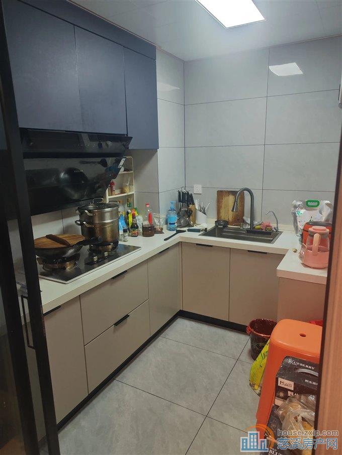 急卖 精装洋房88平102万 阳光书包房