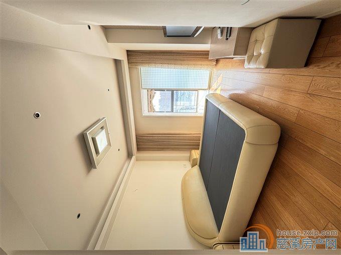 集贤斩中上层152平精装三室3500元 