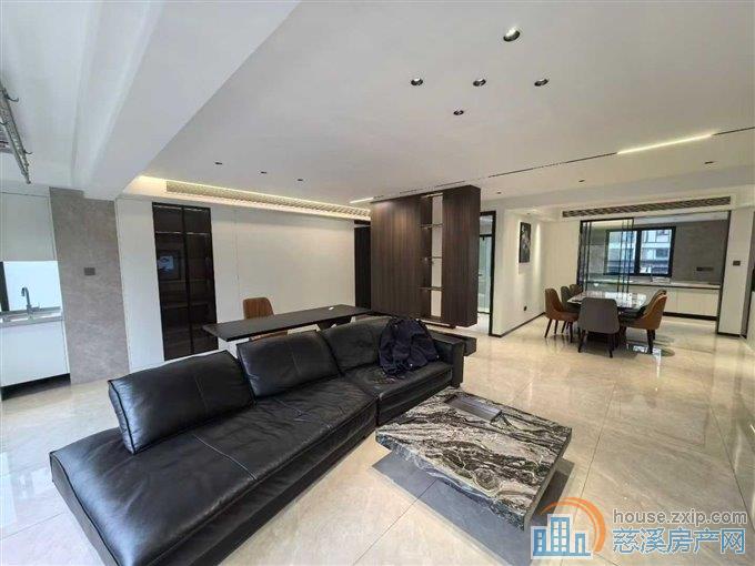 银杏小傎141平方婚装车位172.8万