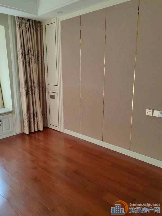 江南大院洋房143平，四房两厅两卫精装