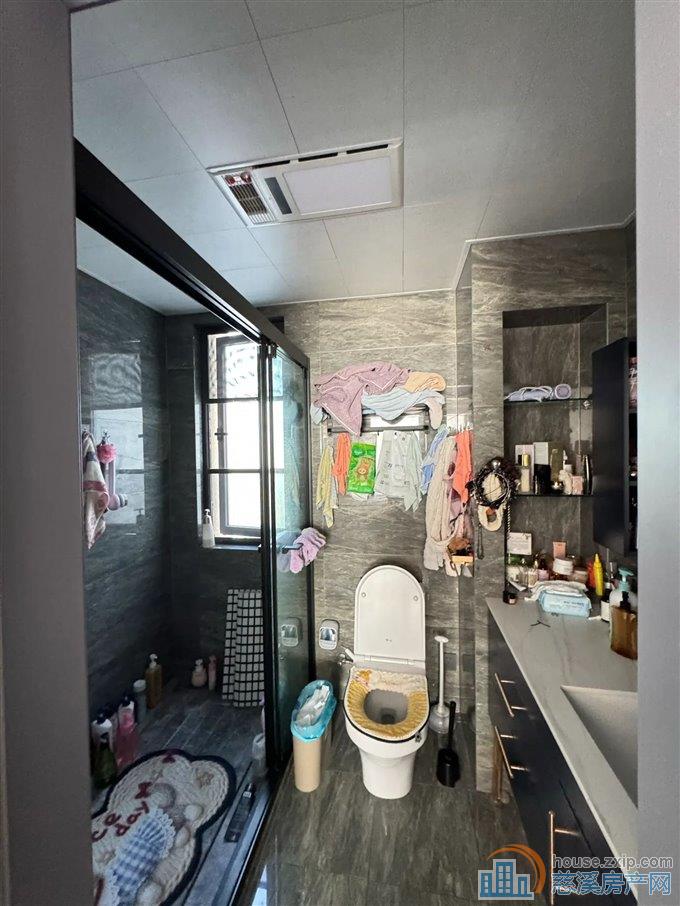 泊江府，精装修双车位288万