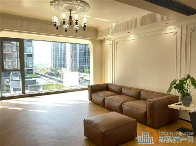 天钻花苑176平方新装一口价298万