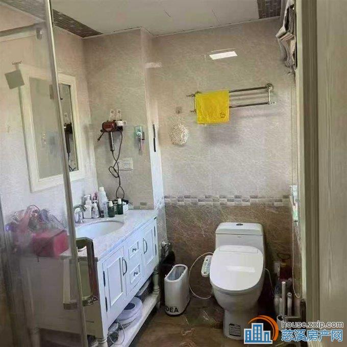 白金湾小区电梯精装修125.8万直接房源