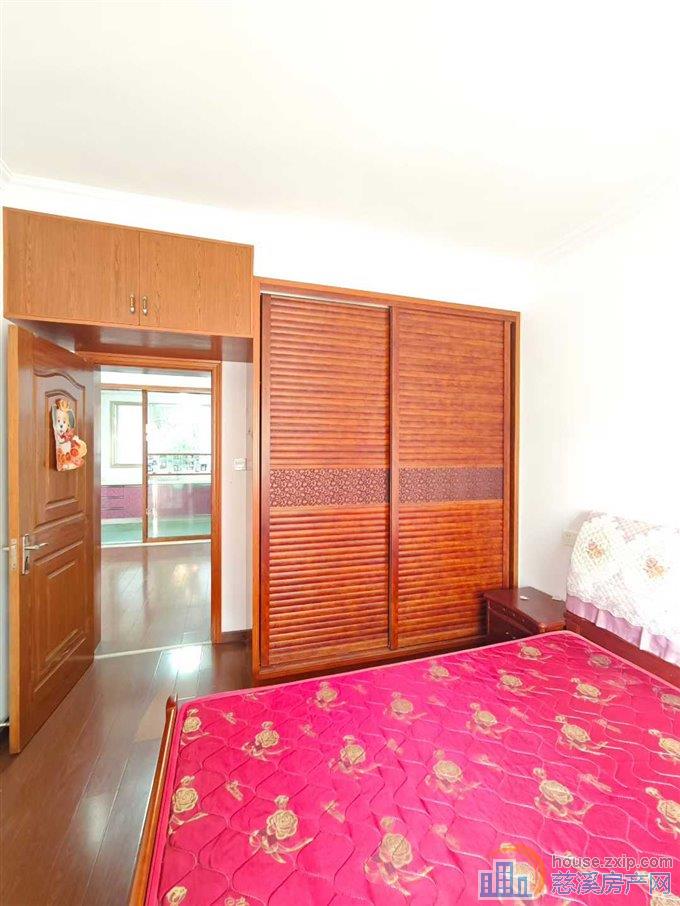 金山新村东区2楼2室带架空层直接钥匙在