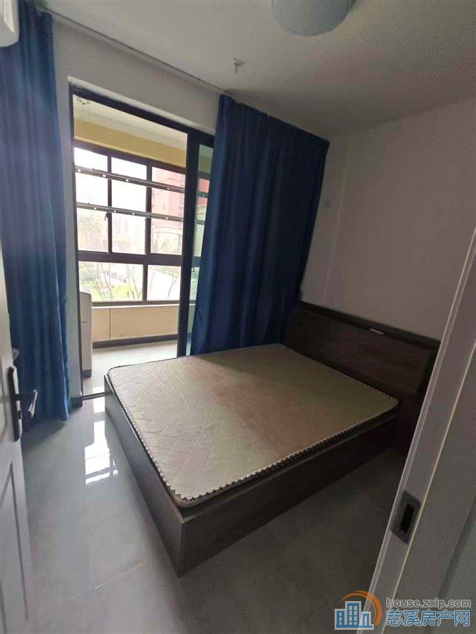 紫荆府大套分割60平精装一室1800元