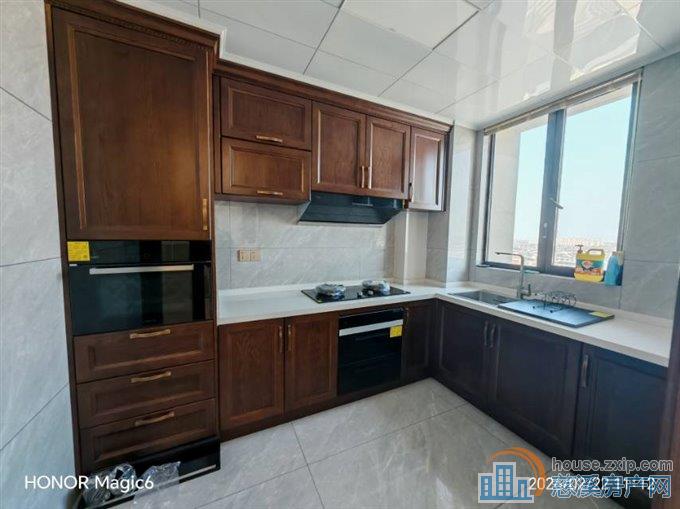 商务区！凯旋门143平带稀缺车位一只