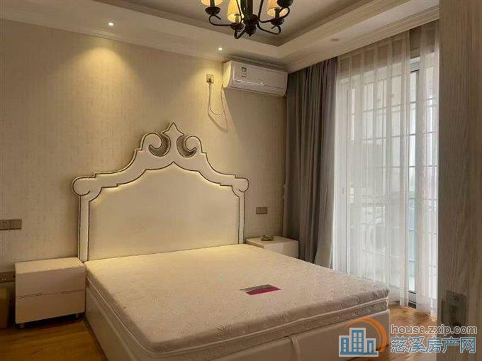 双和家苑二室包物业2800元自住精装