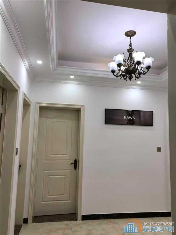 出租金山新村2楼新装修二室2300元